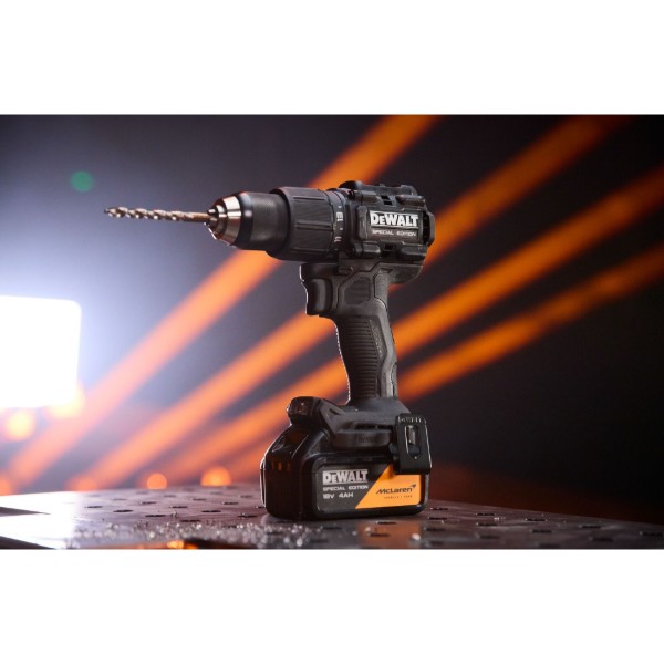 Фото - Дрель-шуруповерт DeWALT DCD86MM2T